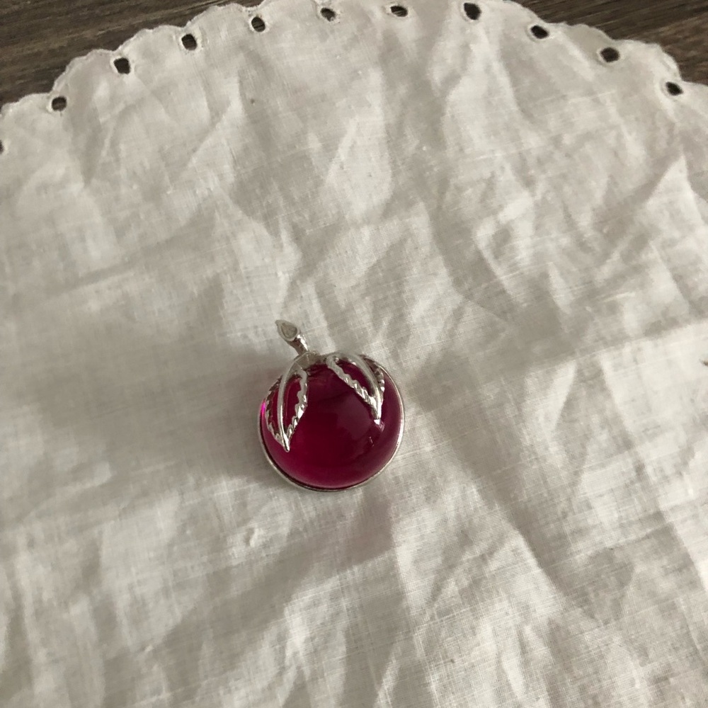 Vtg Sarah Coventry Pink Lucite Apple Brooch